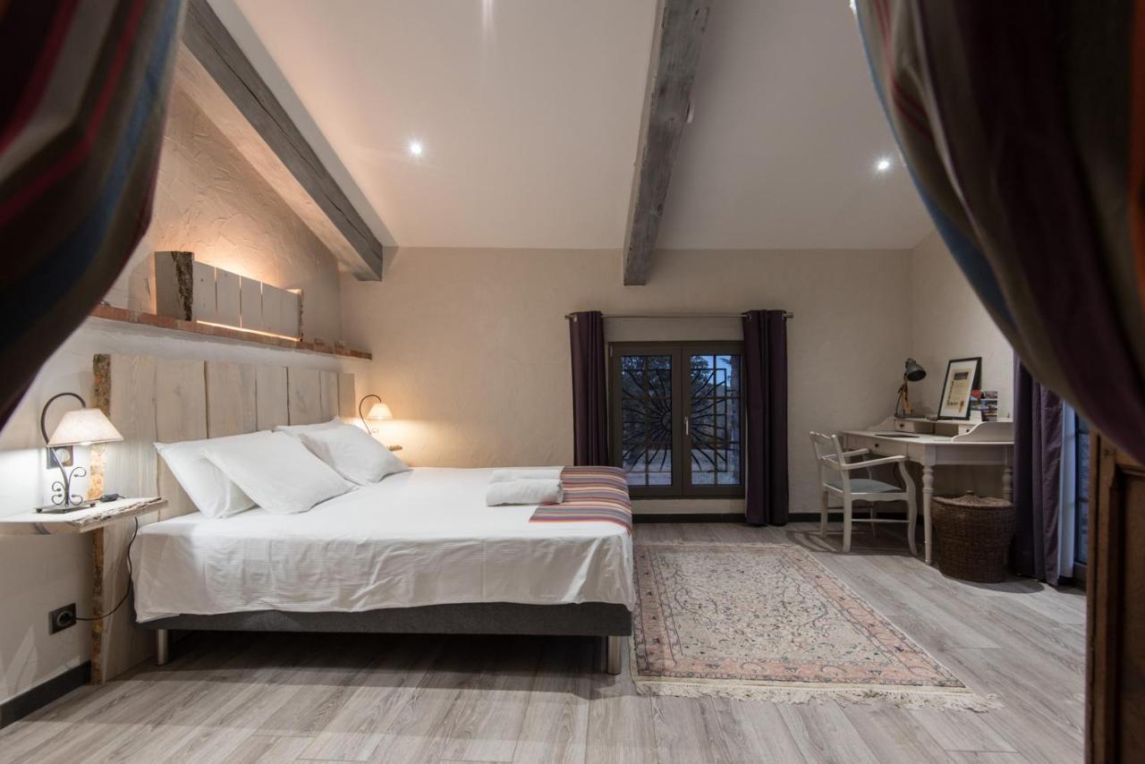 Le Mas Des Colombes Chambres D'Hotes B&B & Spa Oms ภายนอก รูปภาพ